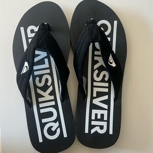 Never worn Men’s size 9 Quicksilver sandal